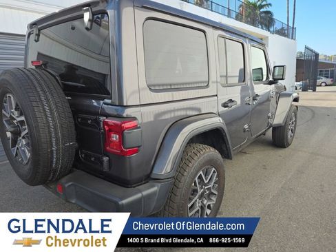 Used 2025 Jeep Wrangler Unlimited Sahara AWD/4WD image 8