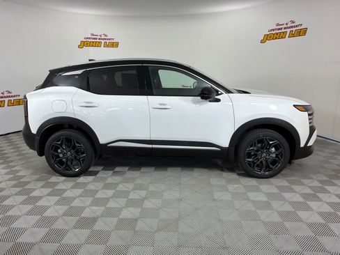 New 2026 Nissan Kicks SR w/ SR Premium Package FWD image 7