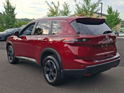 Certified 2026 Nissan Rogue SV w/ SV Premium Package AWD/4WD image 4