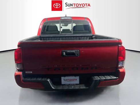 Used 2018 Toyota Tacoma SR image 5