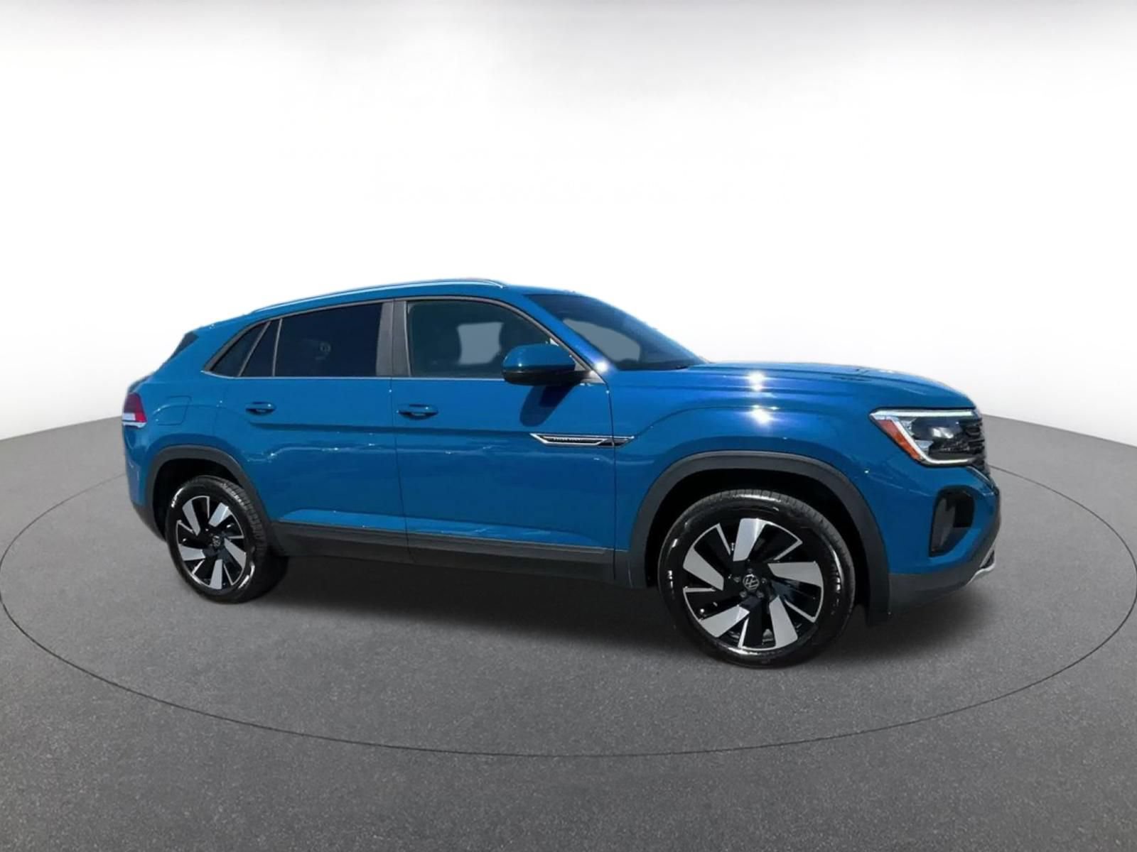 Used 2026 Volkswagen Atlas Cross Sport SE FWD image 2
