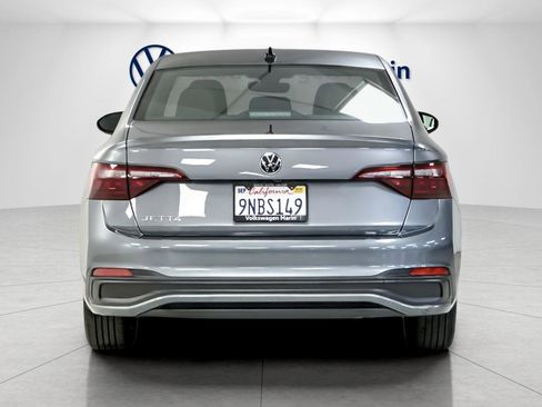 Used 2022 Volkswagen Jetta Sport image 4