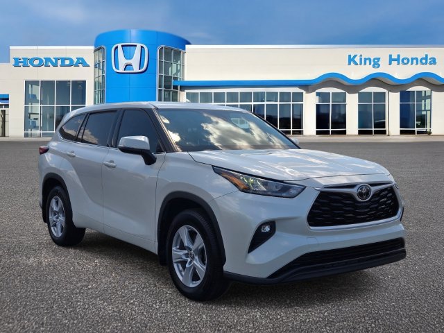 Used 2020 Toyota Highlander LE AWD/4WD image 5