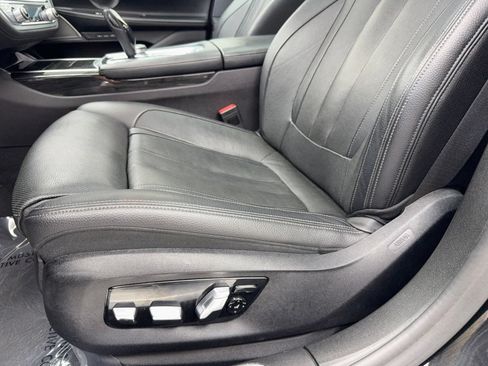 Used 2020 BMW 740i xDrive w/ M Sport Package AWD/4WD image 33