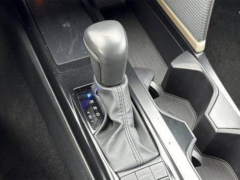 Used 2025 Toyota Camry SE image 31