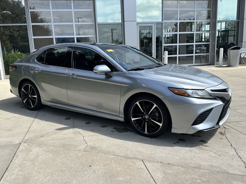 Used 2019 Toyota Camry XSE FWD image 2