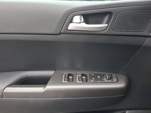 Used 2022 Kia Sportage LX image 13