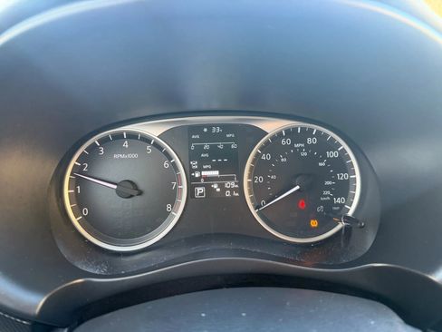 Used 2019 Nissan Kicks S image 10