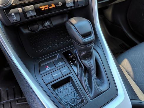 Used 2019 Toyota RAV4 XLE w/ Convenience Package image 26