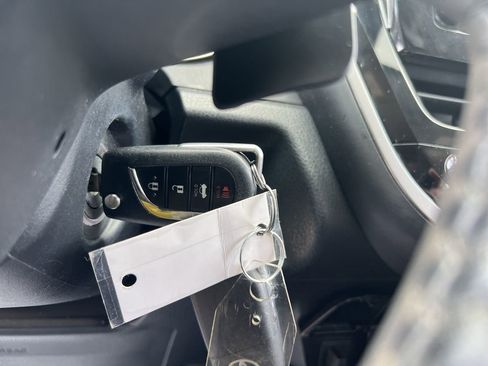 Used 2022 Toyota Camry SE FWD image 37