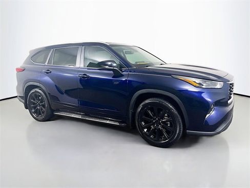Used 2023 Toyota Highlander XLE image 26