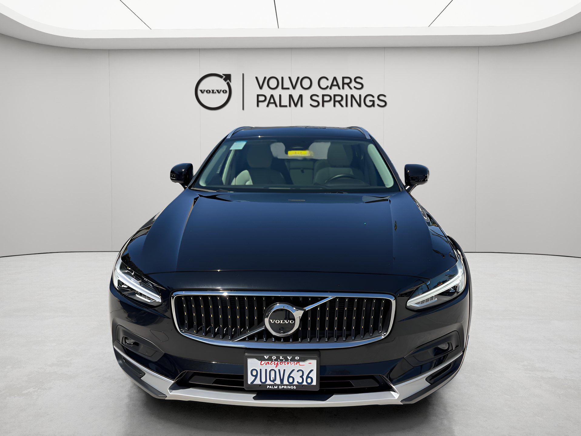 Used 2025 Volvo V90 B6 Cross Country Plus AWD/4WD image 2
