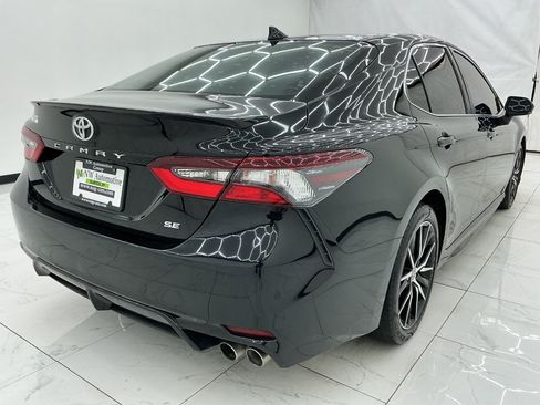 Used 2021 Toyota Camry SE FWD image 9