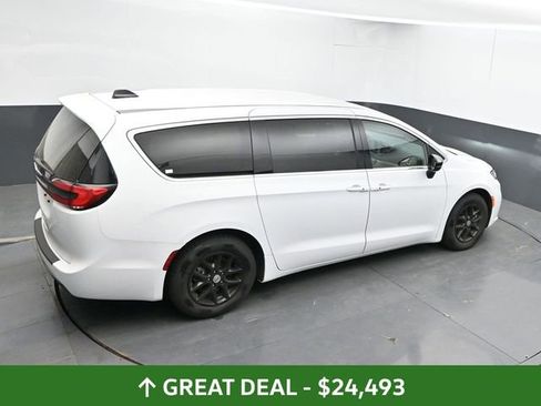Used 2024 Chrysler Pacifica Touring-L FWD image 38