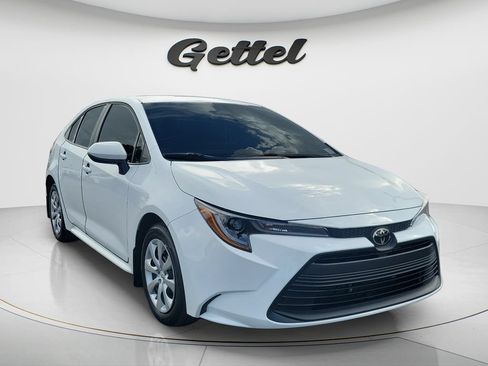 Used 2025 Toyota Corolla LE FWD image 3