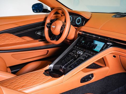 Used 2025 Aston Martin DB12 Coupe RWD image 16