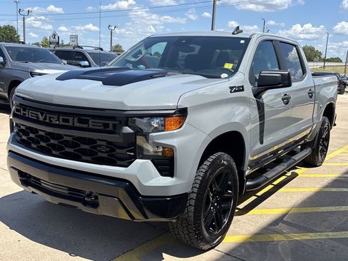 Used 2025 Chevrolet Silverado 1500 Custom Trail Boss w/ Turbomax Blackout Package AWD/4WD image 9