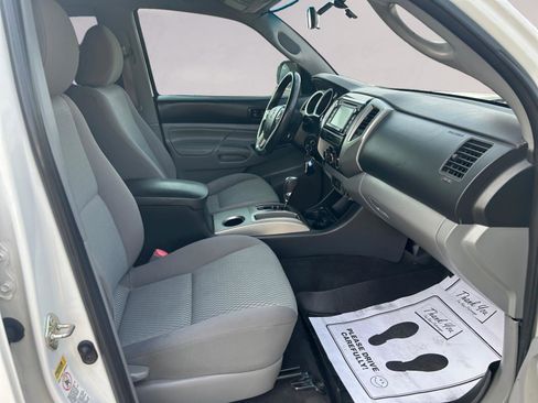 Used 2015 Toyota Tacoma PreRunner image 15