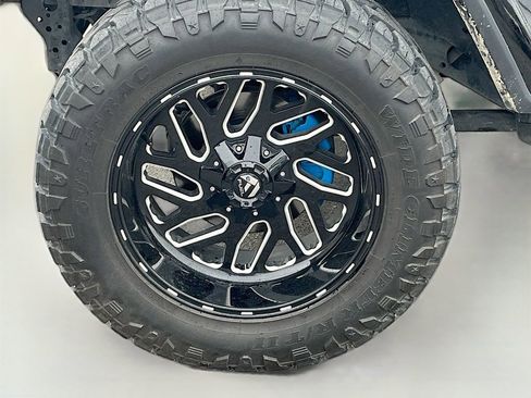 Used 2020 Jeep Wrangler Unlimited Sahara AWD/4WD image 32