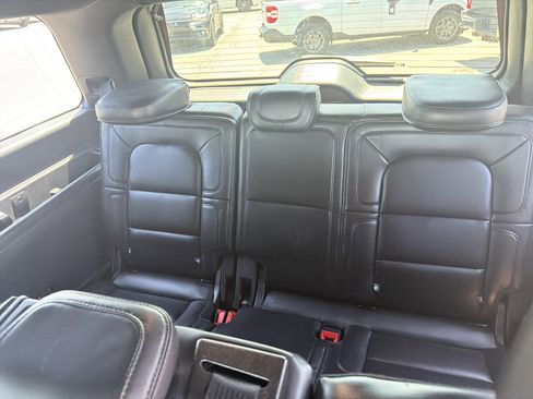 Used 2019 Lincoln Navigator Reserve AWD/4WD image 14