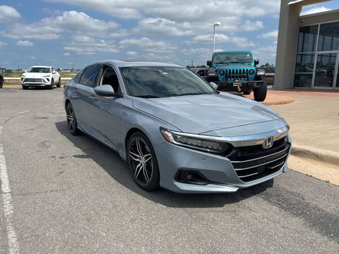 Used 2021 Honda Accord Touring image 3