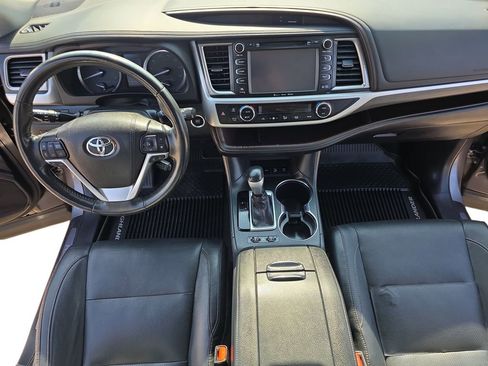 Used 2019 Toyota Highlander Limited Platinum AWD/4WD image 9