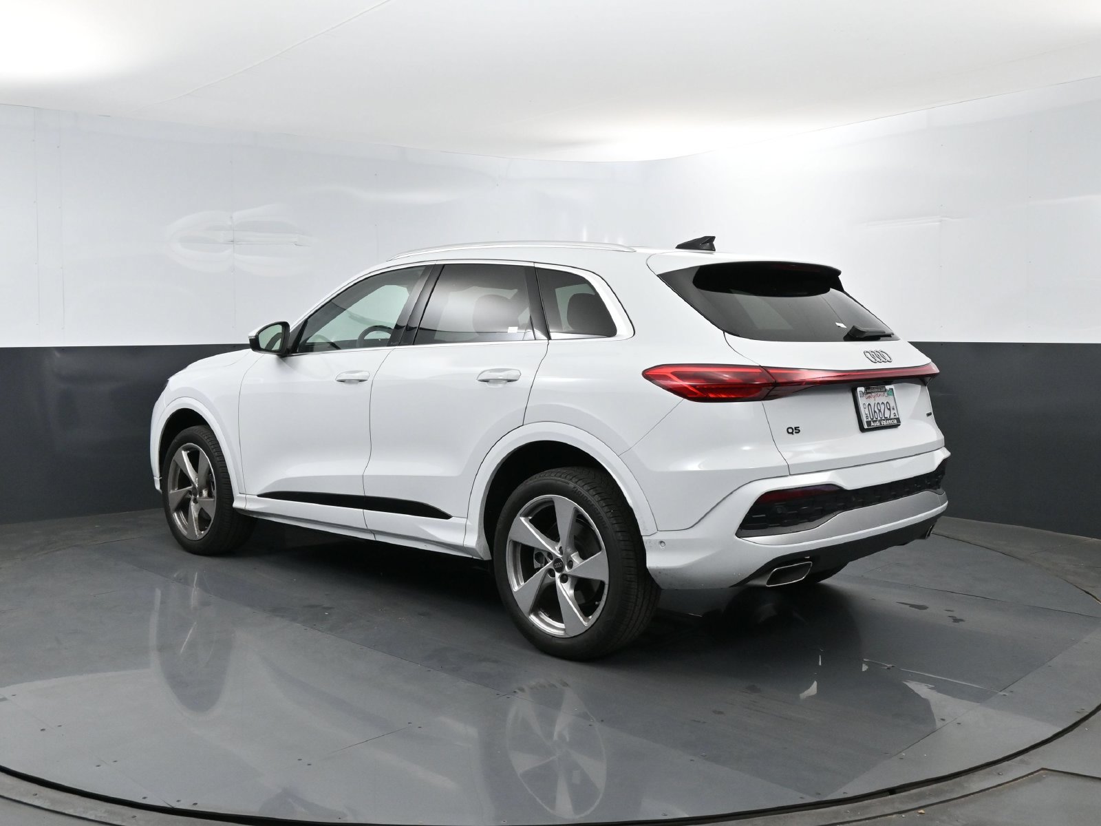 Used 2025 Audi Q5 Premium Plus w/ Premium Plus AWD/4WD image 22