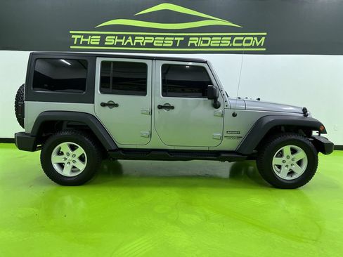 Used 2018 Jeep Wrangler Unlimited Sport S AWD/4WD image 11