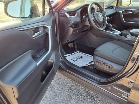 Used 2025 Toyota RAV4 XLE image 48