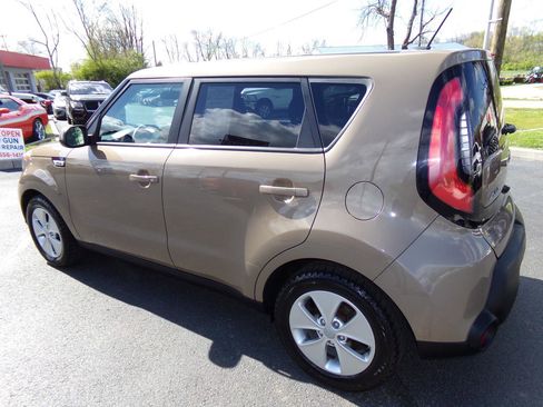Used 2016 Kia Soul w/ Convenience Package FWD image 5