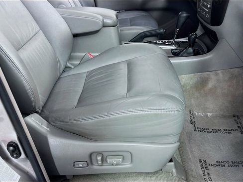 Used 2007 Toyota Land Cruiser image 32