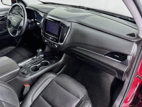 Used 2018 Chevrolet Traverse Premier w/ Driver Confidence II Package FWD image 32