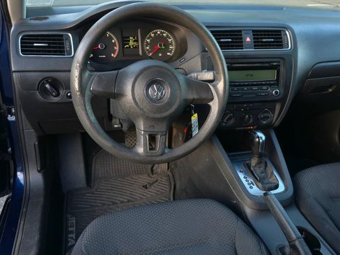 Used 2011 Volkswagen Jetta Sedan FWD image 10