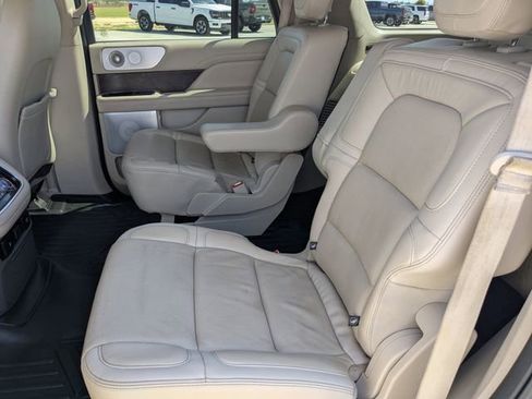 Used 2021 Lincoln Navigator Reserve w/ Luxury Package image 13