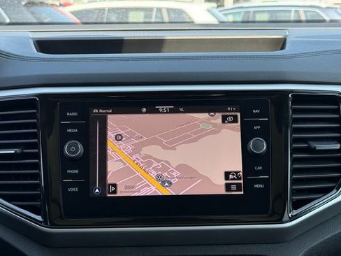 Used 2022 Volkswagen Atlas SEL R-Line image 30