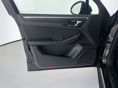 Certified 2023 Porsche Macan Turbo AWD/4WD image 6