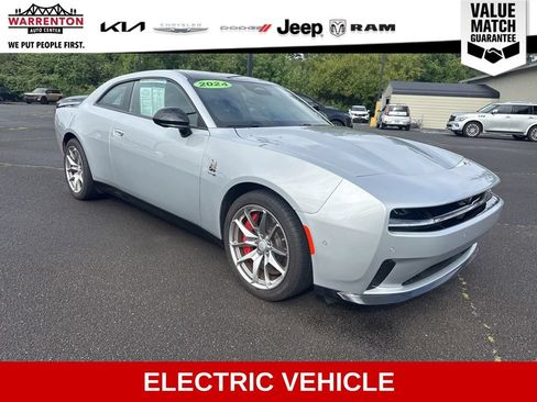 Used 2024 Dodge Charger Daytona Scat Pack w/ Plus Group AWD/4WD image 4