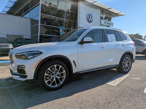 Used 2021 BMW X5 xDrive40i w/ Premium Package image 2
