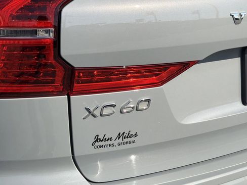 Used 2024 Volvo XC60 T8 Ultimate w/ Climate Package image 25