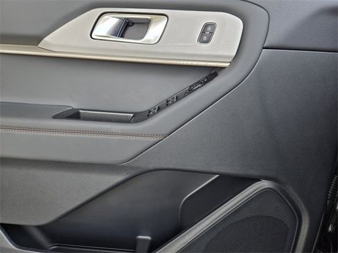 New 2025 Ford Explorer Active w/ Active Comfort Package image 17