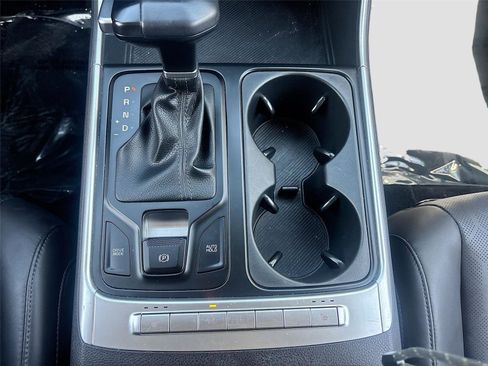 Used 2025 Kia Carnival FWD image 17