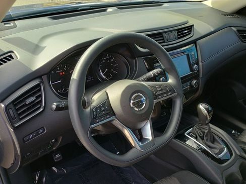 Used 2018 Nissan Rogue S image 11