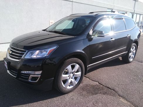 Used 2017 Chevrolet Traverse Premier image 2