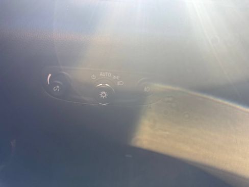 Used 2020 Chevrolet Traverse LT AWD/4WD image 38