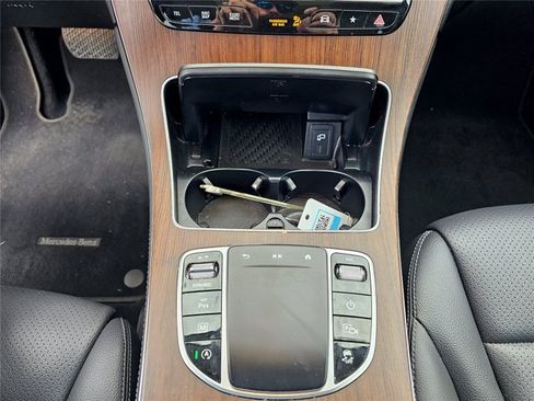 Used 2021 Mercedes-Benz GLC 300 4MATIC image 58
