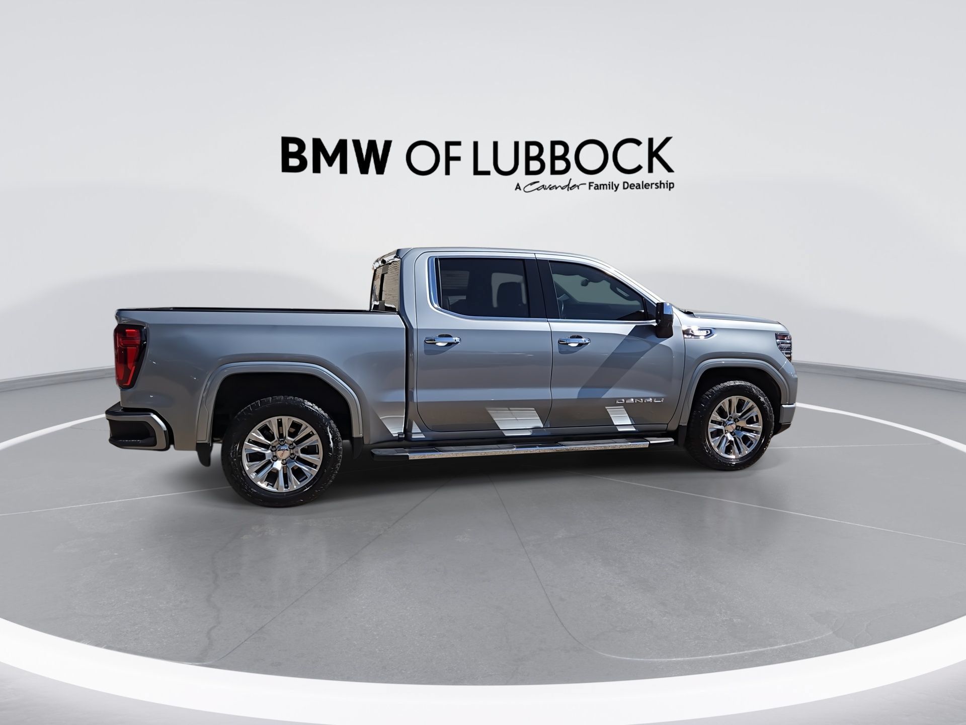 Used 2024 GMC Sierra 1500 Denali w/ Technology Package AWD/4WD image 9