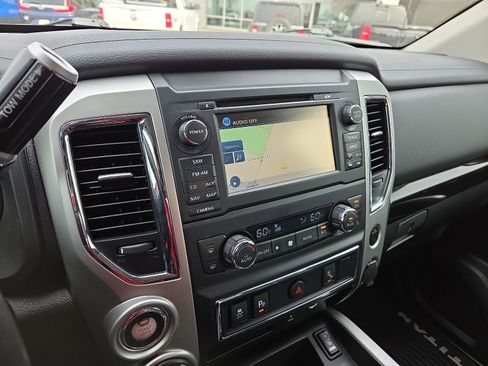 Used 2017 Nissan Titan SV image 16