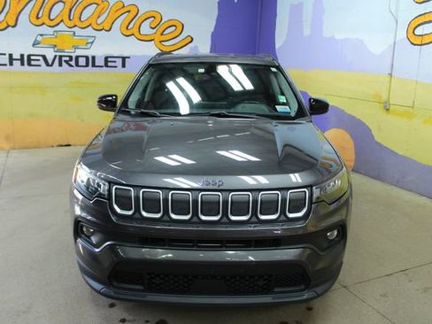 Used 2022 Jeep Compass Latitude image 3