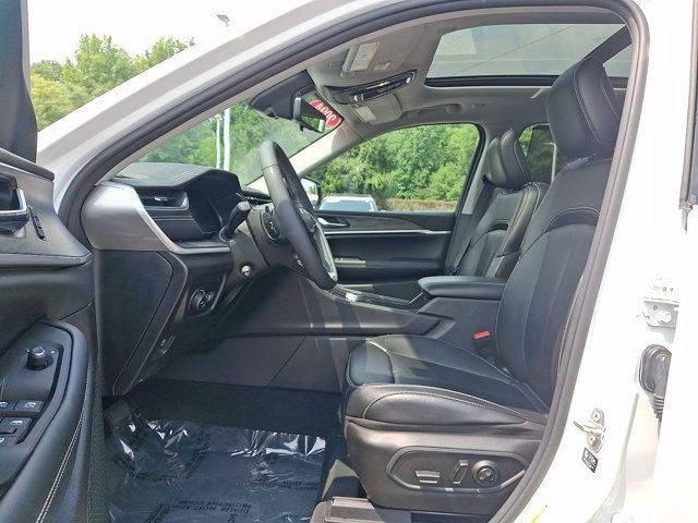 Used 2024 Jeep Grand Cherokee Limited w/ Luxury Tech Group II AWD/4WD image 12