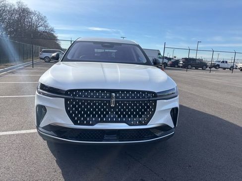 Certified 2025 Lincoln Nautilus Premier image 7